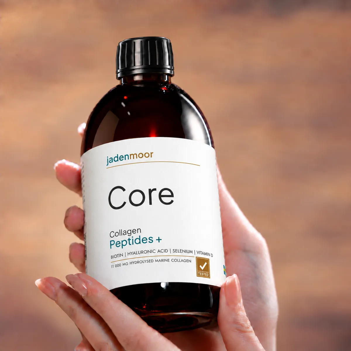 Rankoje laikoma 500 ml Jadenmoor Core pakuotė